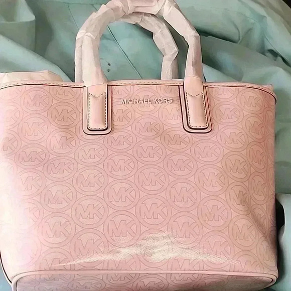 Micheal Kors Tote  - Picture 9 of 10